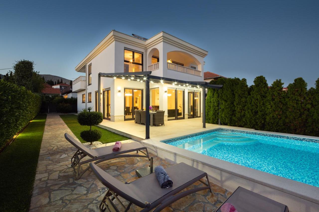 Luxury City Villa Τρογκίρ Εξωτερικό φωτογραφία